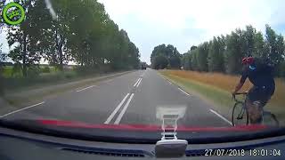 Wielrenners op de autoweg [upl. by Airres]