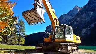 Liebherr Bagger Excavator gibt alles im Einsatz  Digger in Action at work [upl. by Acemahs]