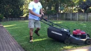 Honda Self Propelled Lawn Mowing Bagging Leaves Pittwater Mowing Australia [upl. by Nymsaj]