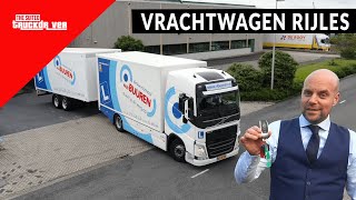 Vrachtwagen RIJLES CE Bakwagen aanhanger CE examen Trailer koppelen amp docken achteruit rijden [upl. by Anoit691]